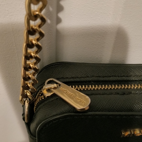 Michael Kors Black Crossbody Bag with Gold Chain - Picture 2 of 7
